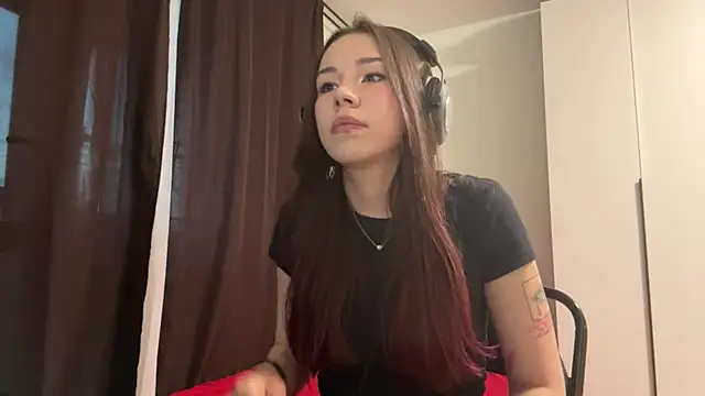 HotGirlMilla online show from 06/20/26, 07:38