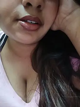 Snapshot of Yashika_Kapoor chatting on 06/11/26, 07:28 Yashika Kapoor online show from 06/11/26, 07:28