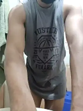 Snapshot of hunkfreakin chatting on 06/14/26, 10:39 hunkfreakin online show from 06/14/26, 10:39