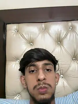 ronnnnn718 online show from 06/17/26, 08:21