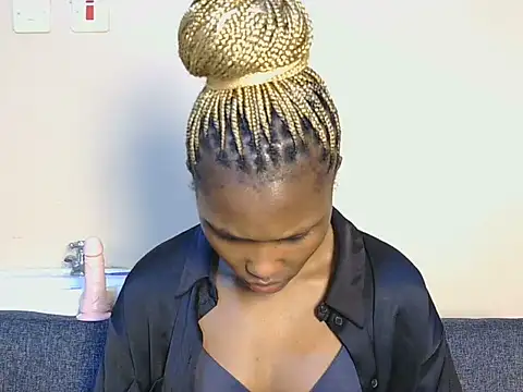Snapshot of cutieglo chatting on 06/12/26, 01:32 cutieglo online show from 06/12/26, 01:32