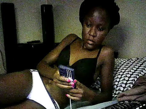 Snapshot of cutefox_ebony chatting on 06/12/26, 09:19 cutefox ebony online show from 06/12/26, 09:19
