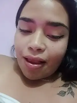 Snapshot of Violett_Cinnamon chatting on 07/02/26, 02:22 Violett Cinnamon online show from 07/02/26, 02:22