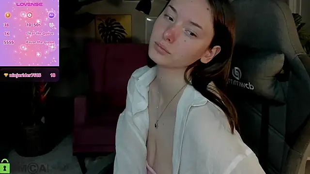 Snapshot of Eva_Leeee chatting on 08/03/26, 04:55 Eva Leeee online show from 08/03/26, 04:55