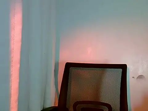 Snapshot of momah_water5 chatting on 07/14/26, 02:05 momah water5 online show from 07/14/26, 02:05