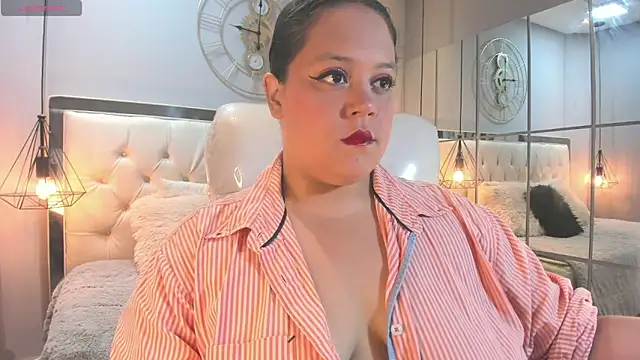 Snapshot of zara_moon1 chatting on 06/20/26, 03:31 zara moon1 online show from 06/20/26, 03:31