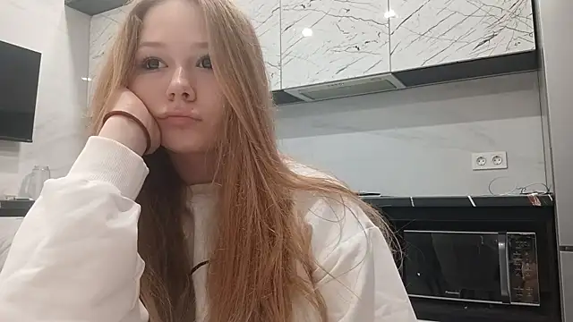 KarinaBestie online show from 06/12/26, 04:28