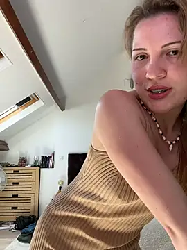Snapshot of blanchevalmont chatting on 06/17/26, 01:56 blanchevalmont online show from 06/17/26, 01:56