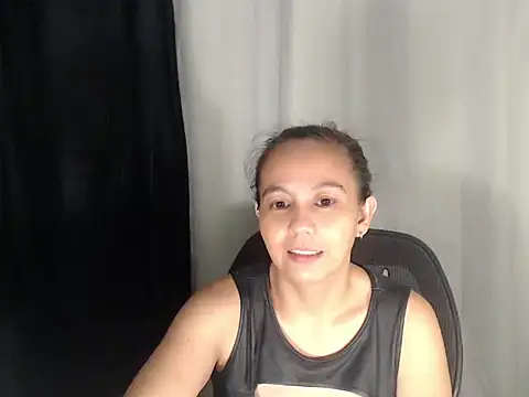 Snapshot of Ms_kendilux chatting on 07/19/26, 04:11 Ms kendilux online show from 07/19/26, 04:11