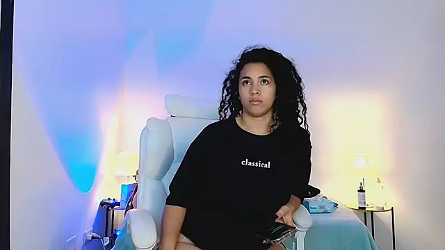 Isabella Sophia19 online show from 06/19/26, 10:46
