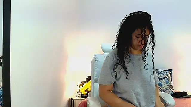 Isabella Sophia19 online show from 07/10/26, 10:51