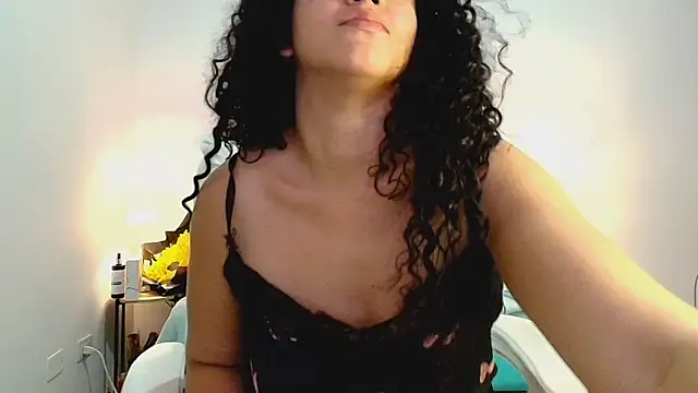 Isabella Sophia19 online show from 07/18/26, 04:38