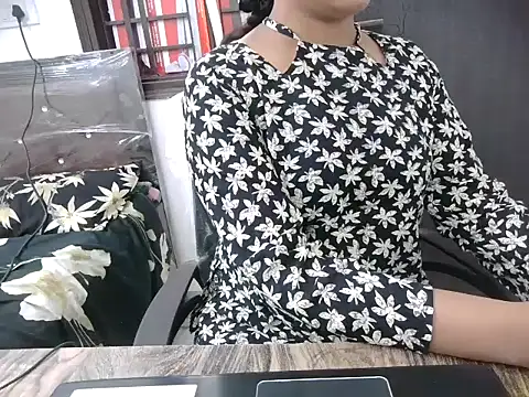 Bold-Divya1 online show from 06/16/26, 07:22