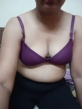 Snapshot of ritvi_singh chatting on 06/13/26, 12:14 ritvi singh online show from 06/13/26, 12:14