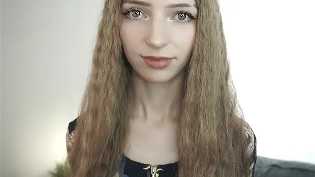 DeliaHoude online show from 06/15/26, 10:50