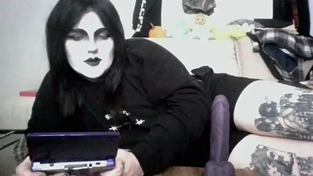 Snapshot of sundaygoth chatting on 06/18/26, 02:10 sundaygoth online show from 06/18/26, 02:10