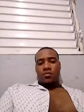 Snapshot of elnegrlay chatting on 06/14/26, 01:03 elnegrlay online show from 06/14/26, 01:03
