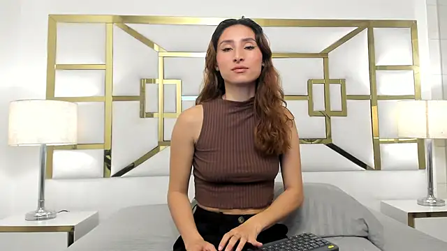 Snapshot of VivieneLuxe chatting on 07/26/26, 04:09 VivieneLuxe online show from 07/26/26, 04:09