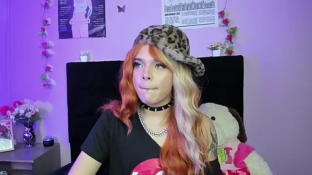 Makii XOXO online show from 07/15/26, 08:25