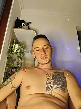 Snapshot of DANTECROS chatting on 07/06/26, 01:46 DANTECROS online show from 07/06/26, 01:46