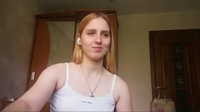 Snapshot of LeighaGreenley chatting on 06/23/26, 11:08 LeighaGreenley online show from 06/23/26, 11:08