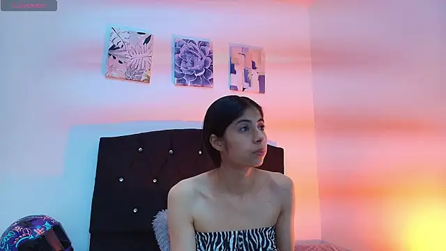 Dahlia  Vixen online show from 08/01/26, 11:42