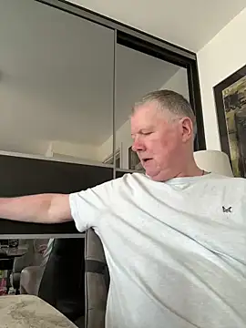 Snapshot of cumboy chatting on 01/03/25, 01:03 cumboy online show from 01/03/25, 01:03