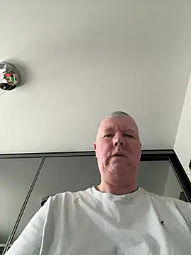 Snapshot of cumboy chatting on 02/01/25, 11:43 cumboy online show from 02/01/25, 11:43