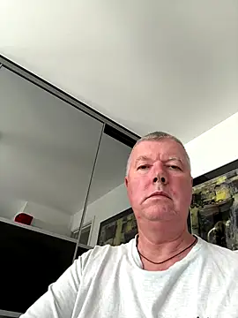 Snapshot of cumboy chatting on 09/10/25, 10:48 cumboy online show from 09/10/25, 10:48