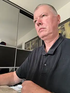 Snapshot of cumboy chatting on 10/02/25, 02:24 cumboy online show from 10/02/25, 02:24