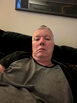 Snapshot of cumboy chatting on 10/09/25, 10:30 cumboy online show from 10/09/25, 10:30