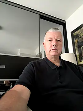 Snapshot of cumboy chatting on 10/17/25, 03:14 cumboy online show from 10/17/25, 03:14