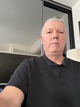 Snapshot of cumboy chatting on 11/28/25, 12:41 cumboy online show from 11/28/25, 12:41