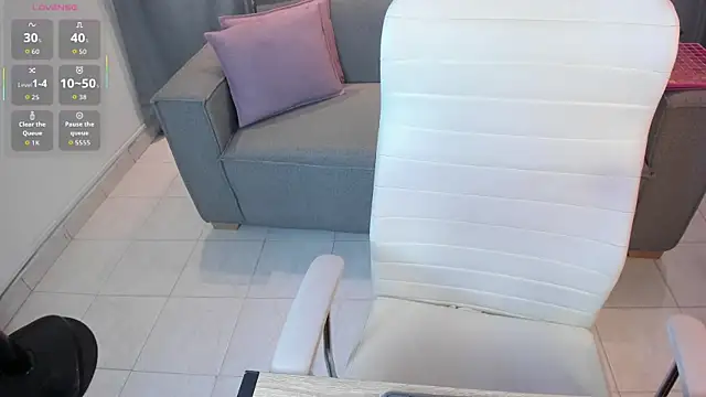 Snapshot of Nayla_Luxe chatting on 07/02/26, 12:11 Nayla Luxe online show from 07/02/26, 12:11