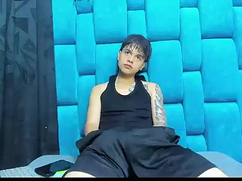 Snapshot of boytatto_22cm chatting on 06/17/26, 05:14 boytatto 22cm online show from 06/17/26, 05:14