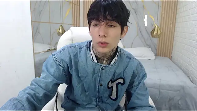 Snapshot of Cry_thereal chatting on 07/05/26, 07:15 Cry thereal online show from 07/05/26, 07:15