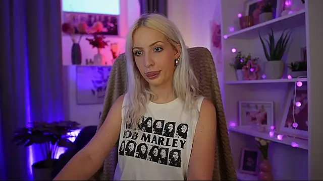 Lucy Cutie  online show from 07/22/26, 06:11