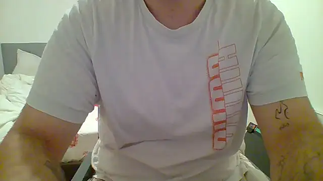 Snapshot of fretsu chatting on 06/18/26, 01:15 fretsu online show from 06/18/26, 01:15