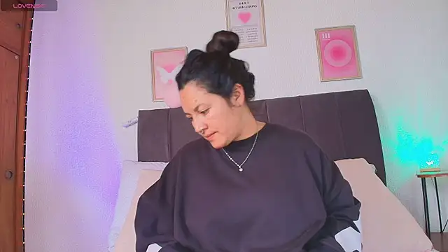 Snapshot of samm_curvy chatting on 07/15/26, 07:41 samm curvy online show from 07/15/26, 07:41