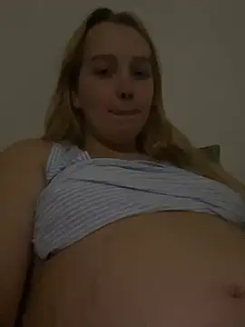 Snapshot of milf_cherry99 chatting on 06/18/26, 02:01 milf cherry99 online show from 06/18/26, 02:01