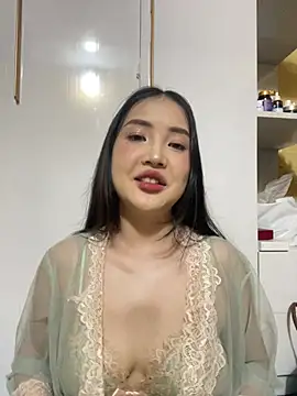 Lilyluta2000 online show from 06/25/26, 08:19