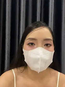 Lilyluta2000 online show from 07/07/26, 04:11