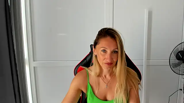LilyDreamm online show from 06/29/26, 06:19