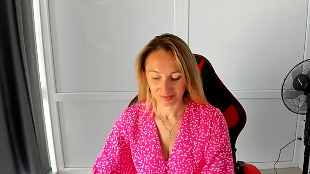 LilyDreamm online show from 07/01/26, 06:15