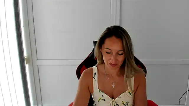 LilyDreamm online show from 07/18/26, 11:58