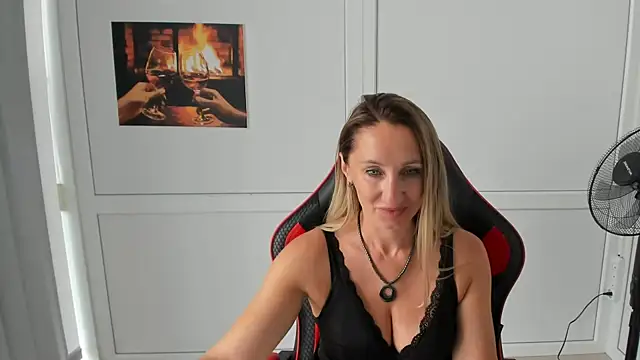 LilyDreamm online show from 07/24/26, 10:35