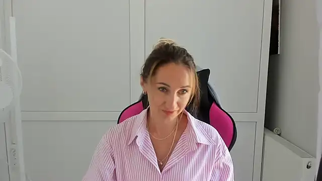 LilyDreamm online show from 07/29/26, 06:44