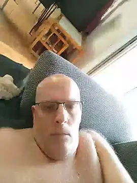 Snapshot of erer211 chatting on 06/22/26, 03:42 erer211 online show from 06/22/26, 03:42