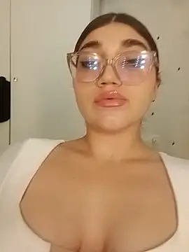 Violettvans3233 online show from 06/19/26, 12:15