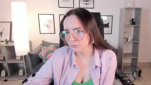 TiffanysGlow online show from 07/08/26, 07:24